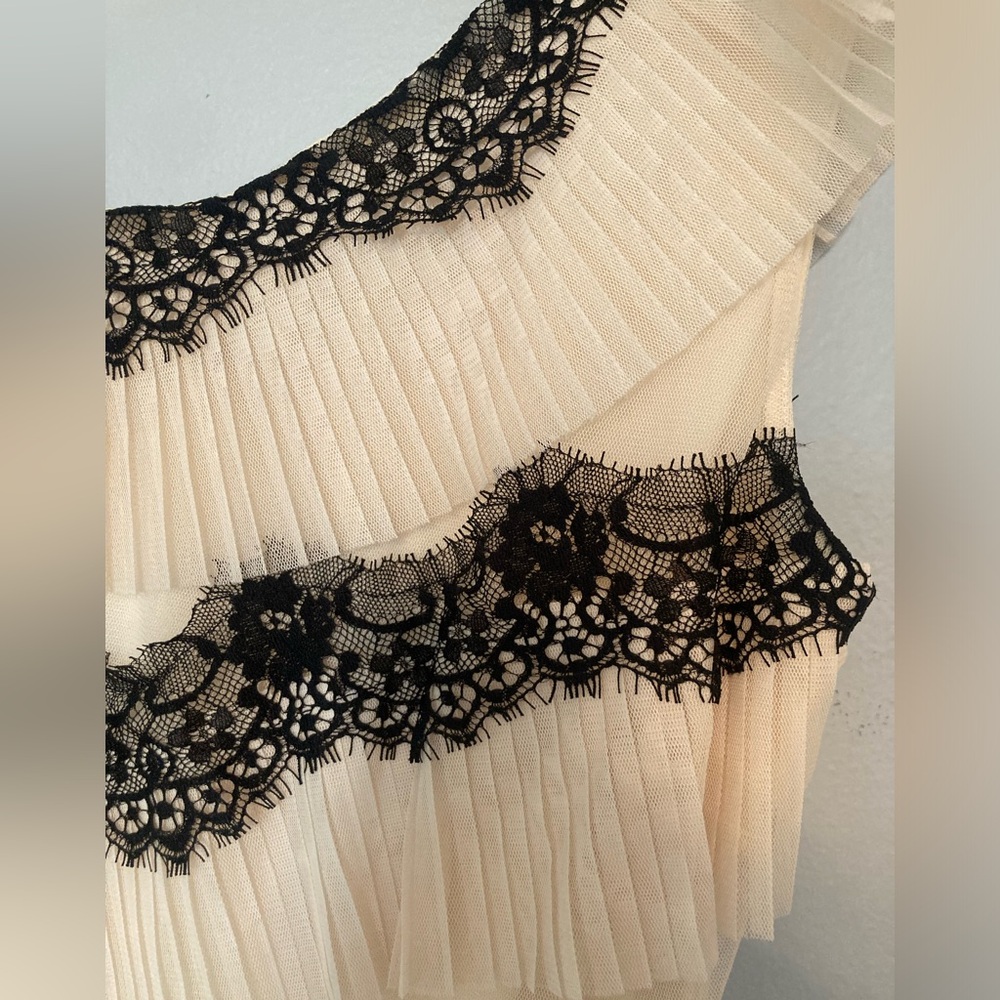 Max & Cleo One Shoulder Pleated Dress with Lace sz 6 - Picture 4 of 13